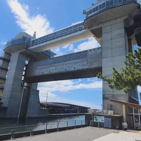 沼津港大型展望水門 びゅうお（地上）