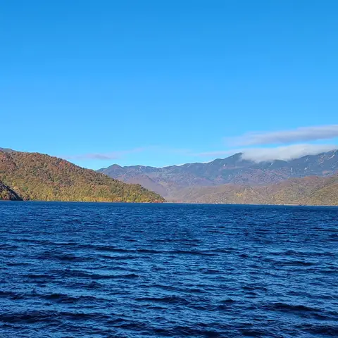 歌ヶ浜と男体山と中禅寺湖
