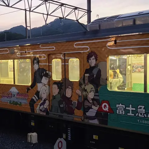 大月駅（NARUTO列車）