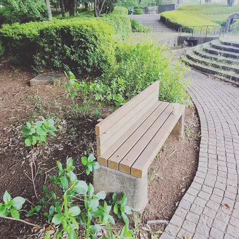 いきなりのゲリラ豪雨による雨宿り