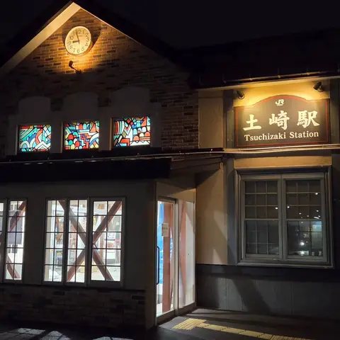 夜の土崎駅舎 ⇒ 秋田駅（AK♡TA）