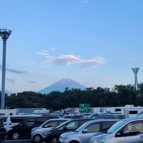 足柄SAより色付く富士山と箱根金時山（日の出）