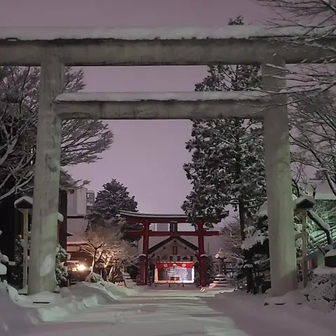 善知鳥神社（夜の雪景色）