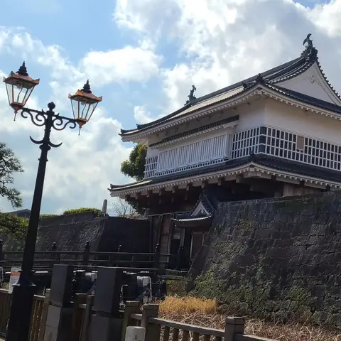 鶴丸城跡（鎌倉の巨大鳥居を思い出した）