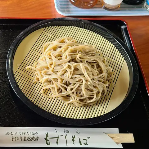昼食: 青い珊瑚礁（そば、黒豚ぎょうざ）