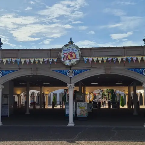 志摩スペイン村: エントランス周辺＆チュロスのお店