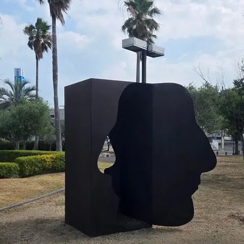 土庄港 謎のモニュメント